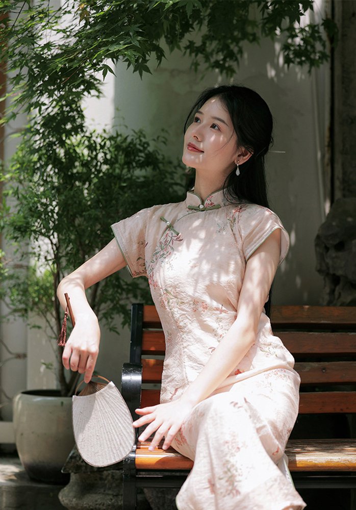 Vintage-Inspired Semi-Open Cheongsam Dress