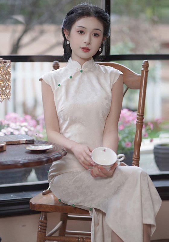 Vintage Ivory White Cheongsam Floral Embroidery Dress