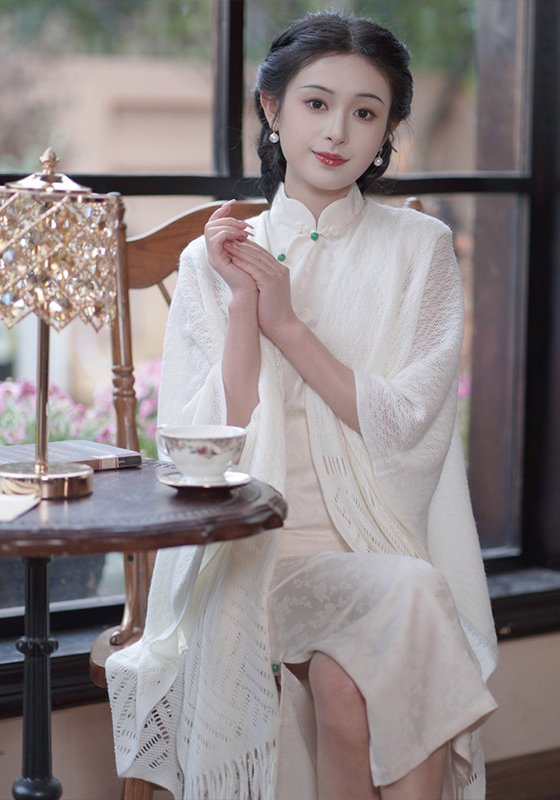 Vintage Ivory White Cheongsam Floral Embroidery Dress