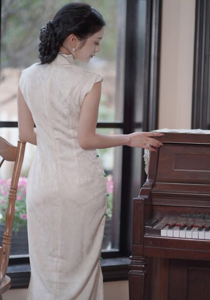 Vintage Ivory White Cheongsam Floral Embroidery Dress