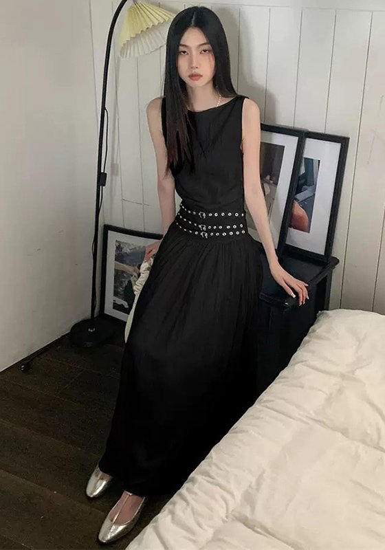 Elegant Sleeveless Black Maxi Dress with Studded Waistband