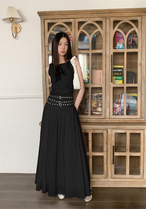 Elegant Sleeveless Black Maxi Dress with Studded Waistband