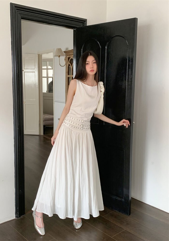 Elegant Sleeveless White Maxi Dress with Studded Waistband
