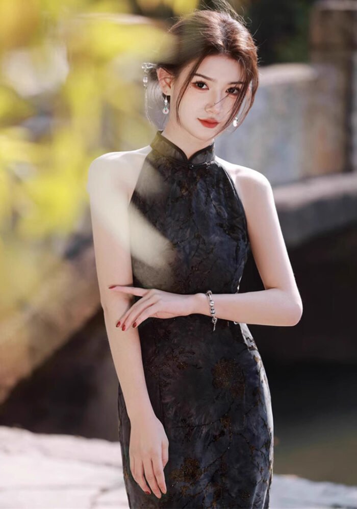 Halter Neck Cheongsam Sleeveless Tailored Black Vintage Qipao