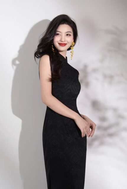 Sophisticated Black Sleeveless Cheongsam Dress