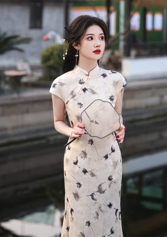 Elegant Chinese Ink-Wash Floral Cheongsam Dress