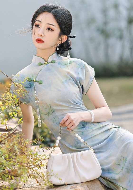 Exquisite Traditional Chinese Floral Grace Cheongsam