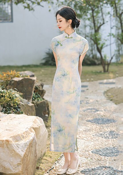 Exquisite Traditional Chinese Floral Grace Cheongsam