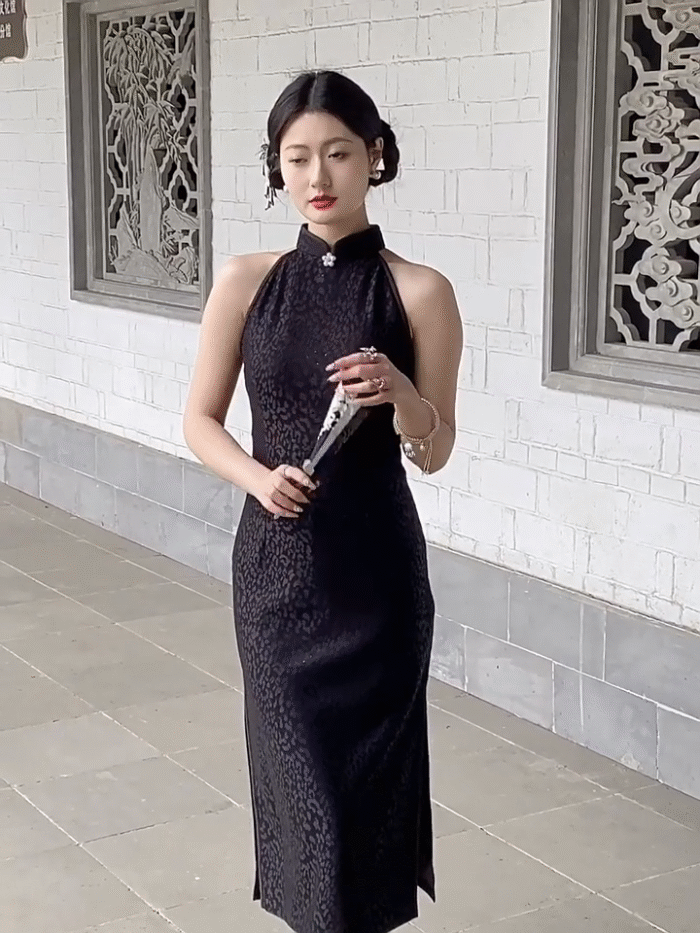 Timeless Black & White Lace Sleeveless Qipao