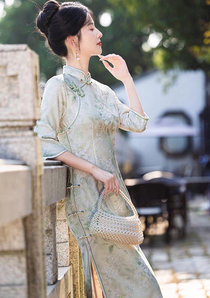 Vintage-Inspired Light Green Floral Qipao Dress