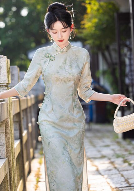 Vintage-Inspired Light Green Floral Qipao Dress