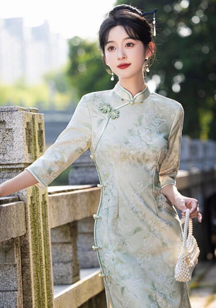 Vintage-Inspired Light Green Floral Qipao Dress