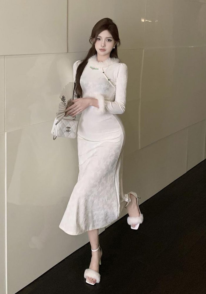 Winter Luxe Vintage-Inspired White Velvet Cheongsam Faux Fur Dress