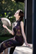 2025 Dark Purple Sleeveless Side Slits Qipao Dresses