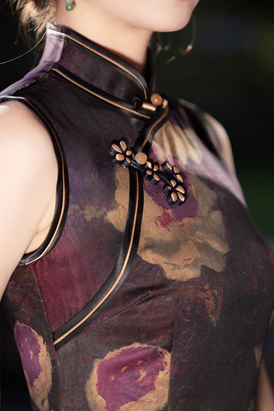 2025 Dark Purple Sleeveless Side Slits Qipao Dresses