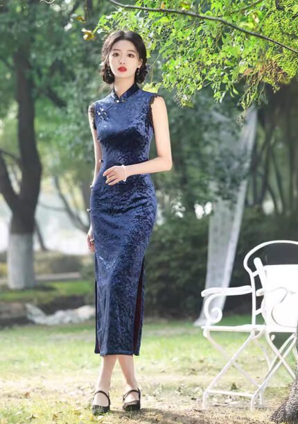 Elegant Vintage Silk Velvet Cheongsam Timeless Oriental Charm