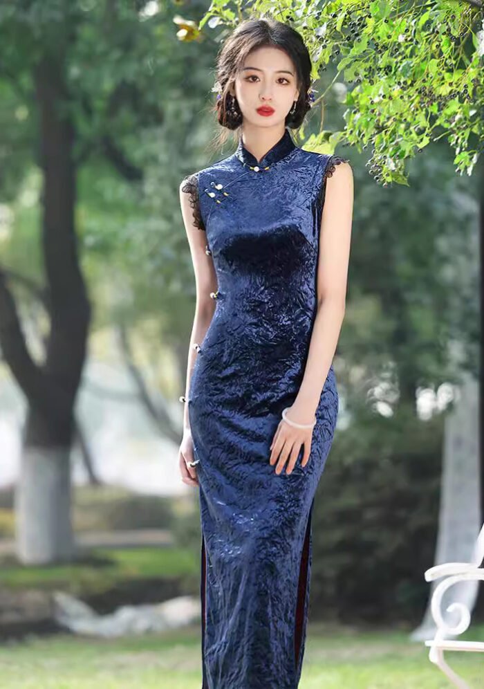 Elegant Vintage Silk Velvet Cheongsam Timeless Oriental Charm