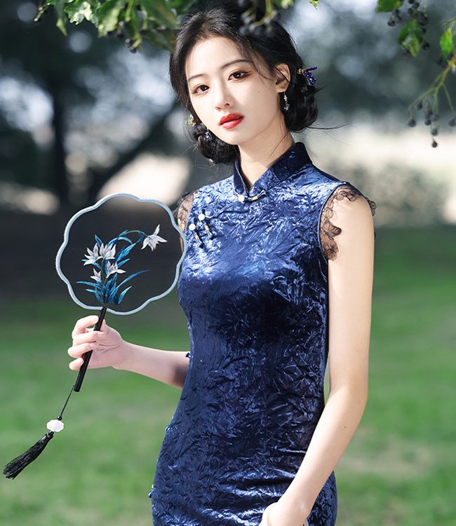 Elegant Vintage Silk Velvet Cheongsam Timeless Oriental Charm