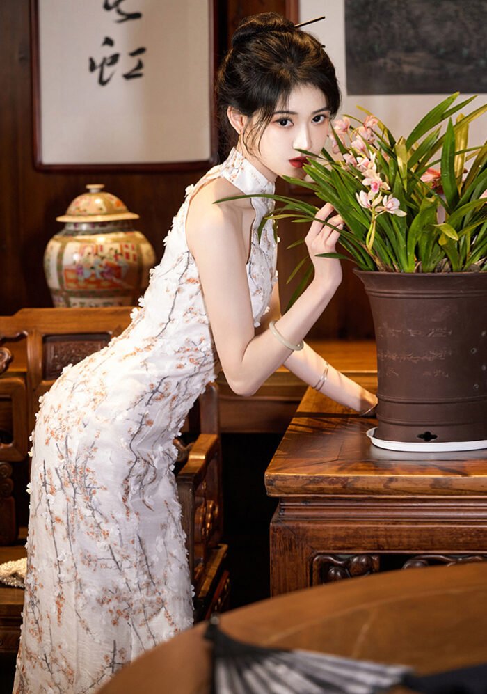 Elegant White Floral Halter Cheongsam Dress