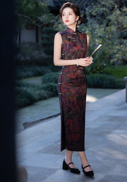 Sleeveless Qipao Dress with Floral Brocade Pattern