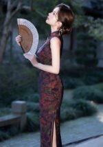 Sleeveless Qipao Dress with Floral Brocade Pattern