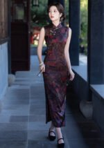 Sleeveless Qipao Dress with Floral Brocade Pattern