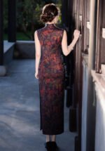 Sleeveless Qipao Dress with Floral Brocade Pattern