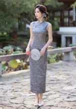 Elegant Sleeveless Cheongsam Traditional Chinese Style