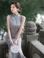 Elegant Sleeveless Cheongsam Traditional Chinese Style