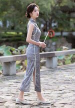 Elegant Sleeveless Cheongsam Traditional Chinese Style