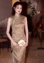 Elegant Sleeveless Cheongsam Traditional Chinese Style