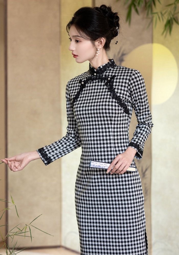elegance-winter-qipao-with-plush-trim (8)