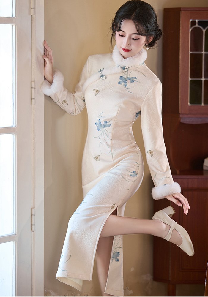 elegant-ivory-cheongsam-with-fur-trim-and-floral-embroidery (6) Elegant Ivory Cheongsam with Fur Trim and Floral Embroidery