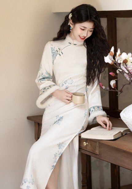 Vintage Elegance Women's Floral Brocade Cheongsam with Faux Fur Cuffs