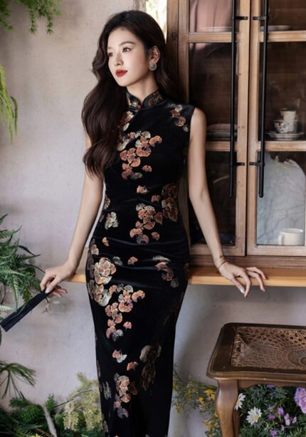 Black Elegant Velvet Cheongsam Classic Sleeveless Qipao