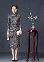 Vintage Elegant Mid-Length Cheongsam Rose Pattern Traditional Chinese Dress