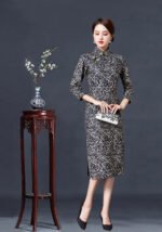 Vintage Elegant Mid-Length Cheongsam Rose Pattern Traditional Chinese Dress