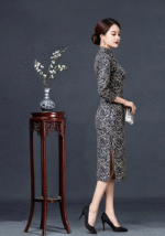 Vintage Elegant Mid-Length Cheongsam Rose Pattern Traditional Chinese Dress