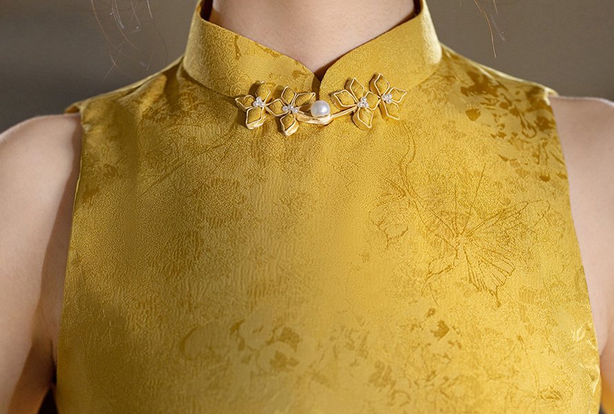 2026 Golden Jacquard Cheongsam Dress - Elegant Sleeveless Qipao
