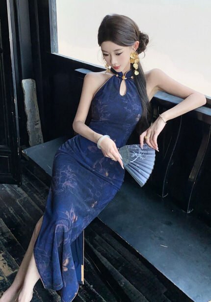 Modern Qipao with Keyhole Neckline & Floral Print, Bodycon Side Slit Maxi Dress for Evening & Party